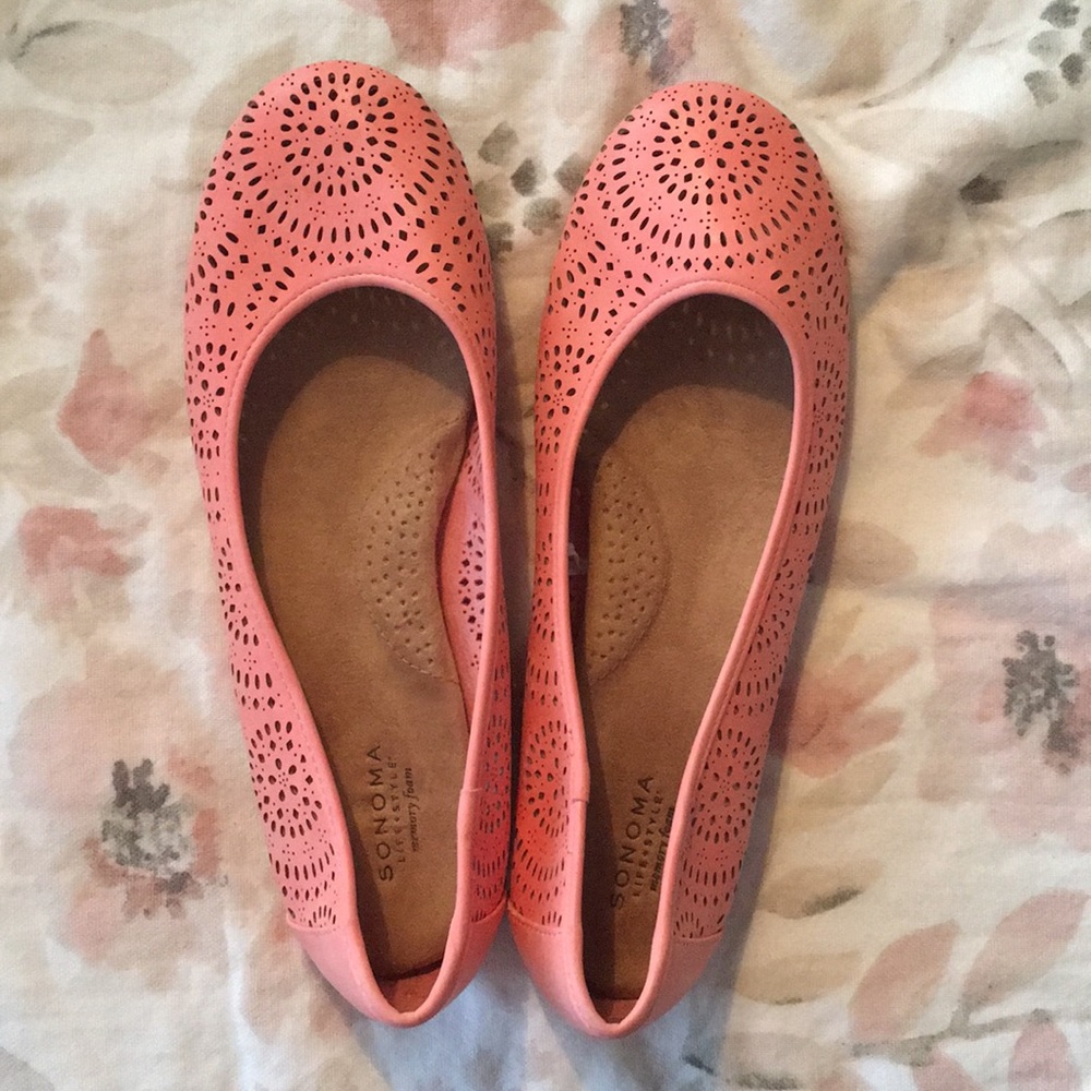 Peach perforated flats